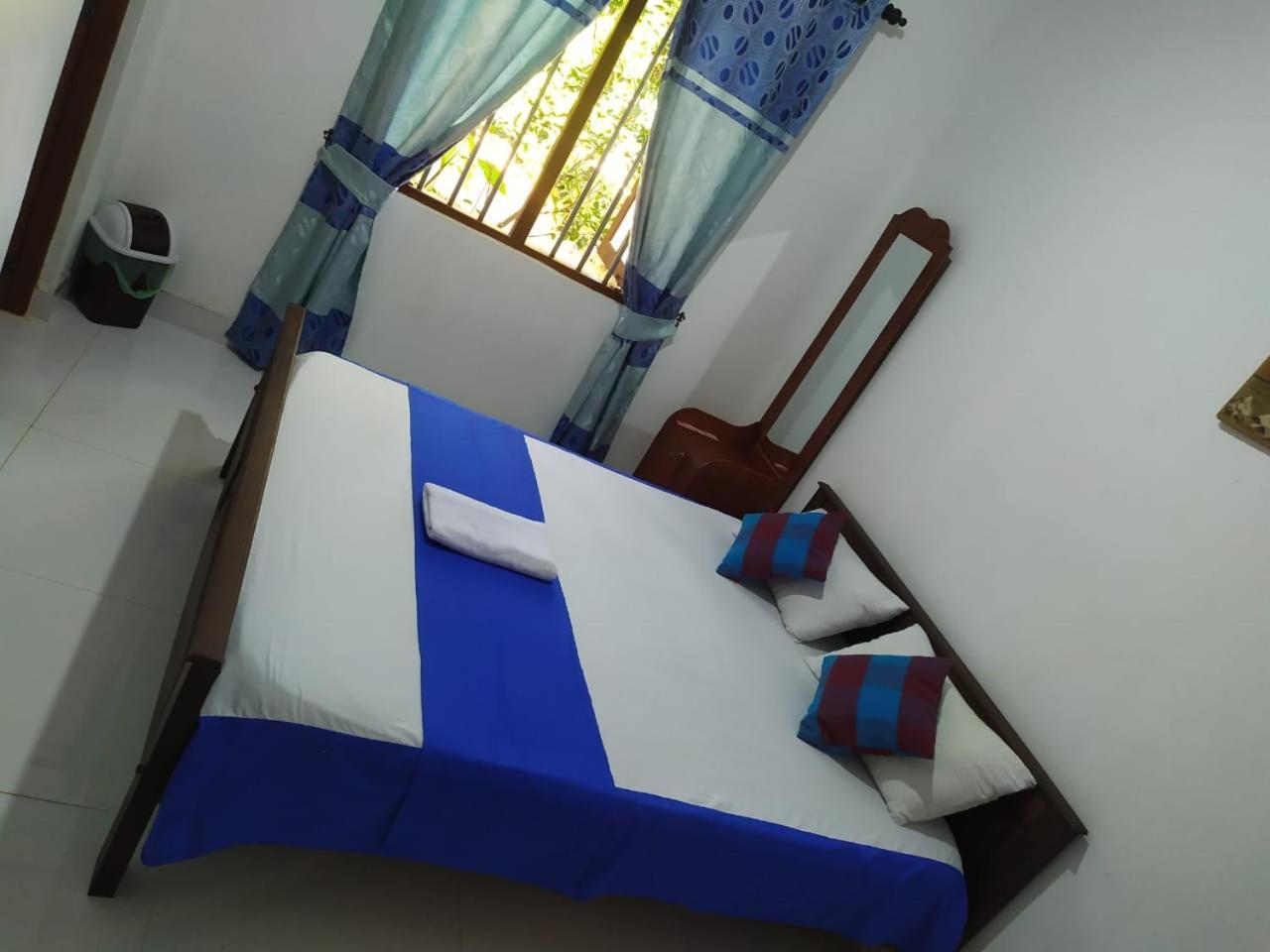 Agoura Hills Hotel Kurunegala Buitenkant foto