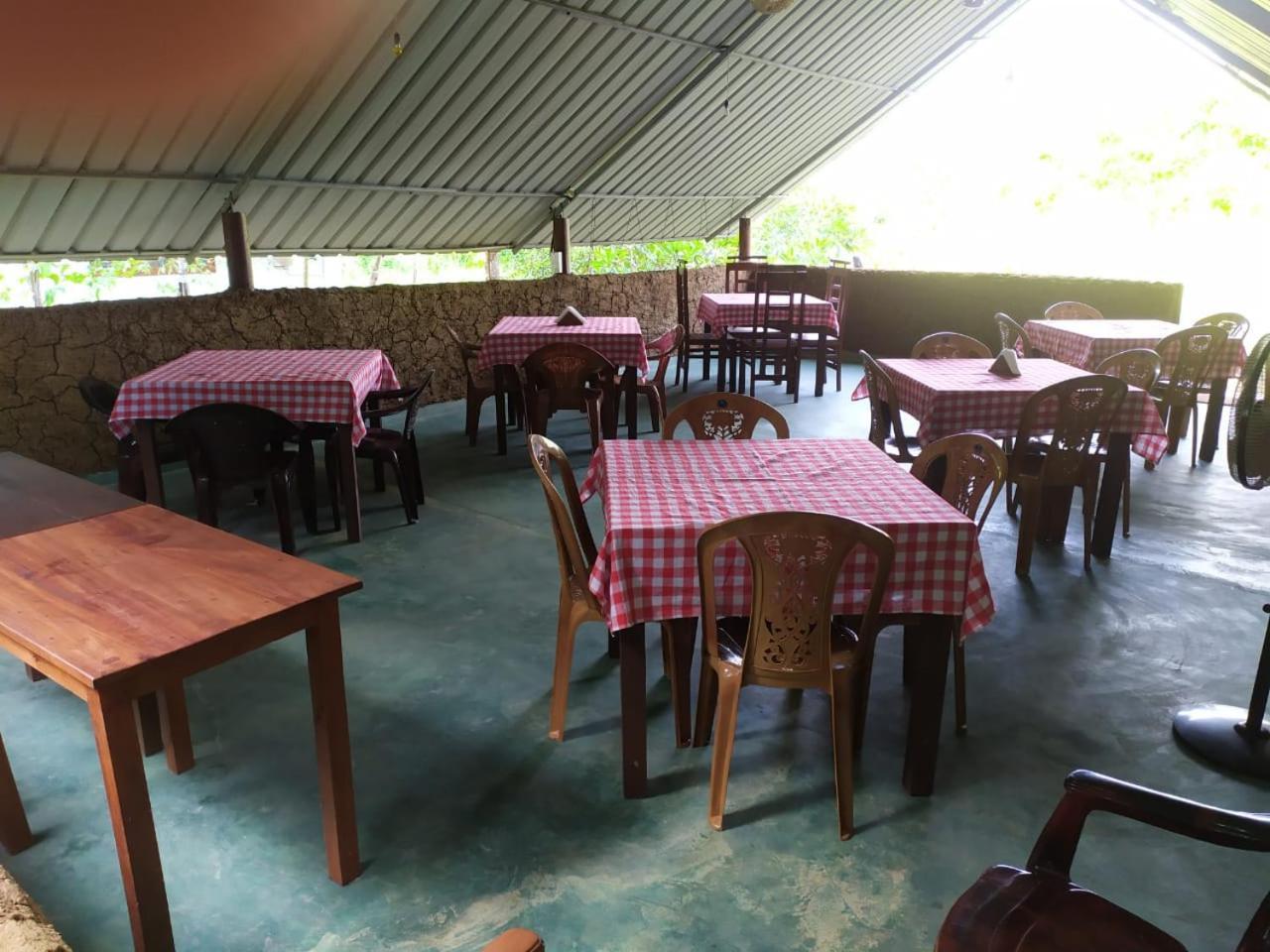 Agoura Hills Hotel Kurunegala Buitenkant foto
